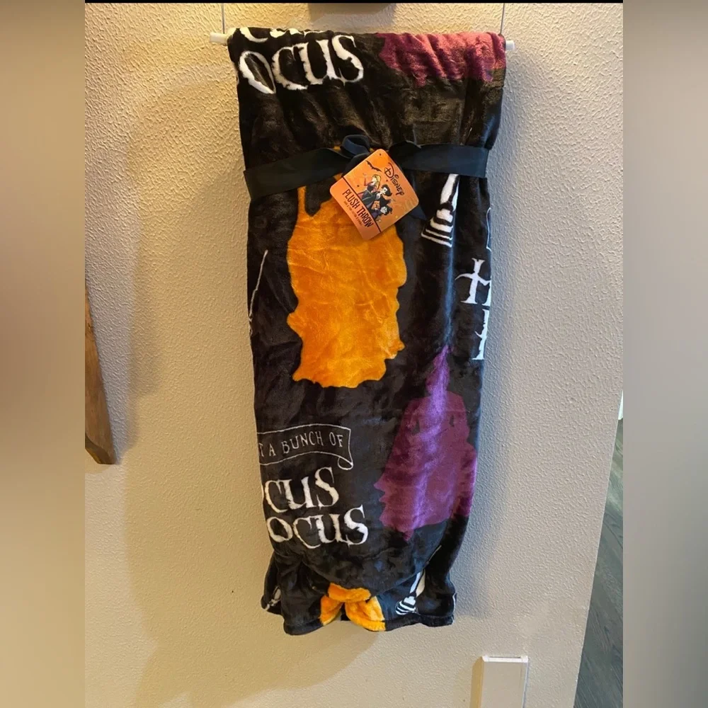 Disney Villains Halloween Hocus Pocus  plush Throw 50”x70” Brand new